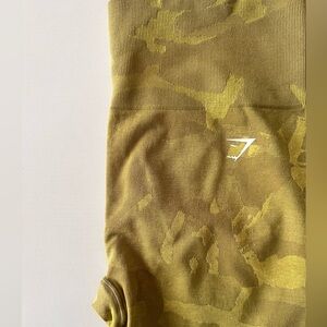 GymShark - ADAPT CAMO SEAMLESS LEGGINGS - Griffin Green